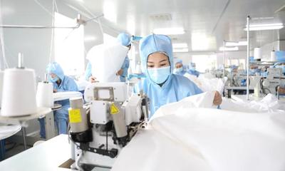 遼寧鞍山 開足馬力保供應(yīng) 防疫物資生產(chǎn)忙